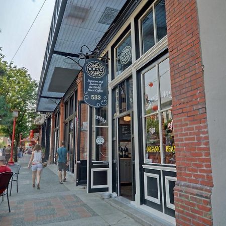 Gorgeous Old Town Condo With Patio And Parking! Victoria Eksteriør bilde
