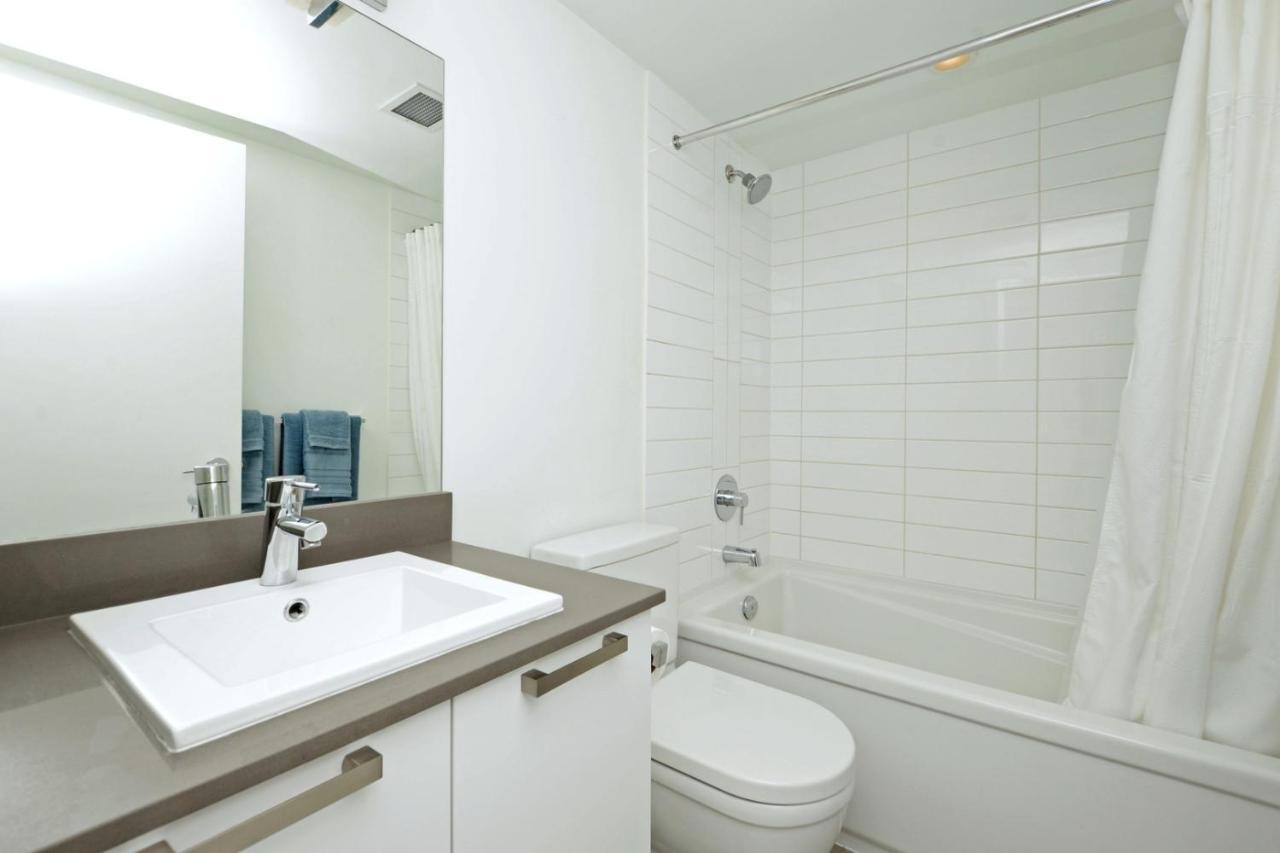 Gorgeous Old Town Condo With Patio And Parking! Victoria Eksteriør bilde