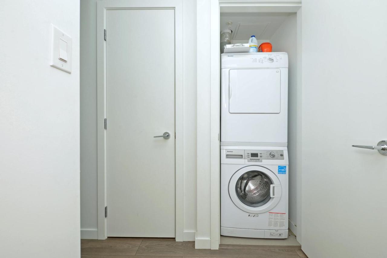 Gorgeous Old Town Condo With Patio And Parking! Victoria Eksteriør bilde