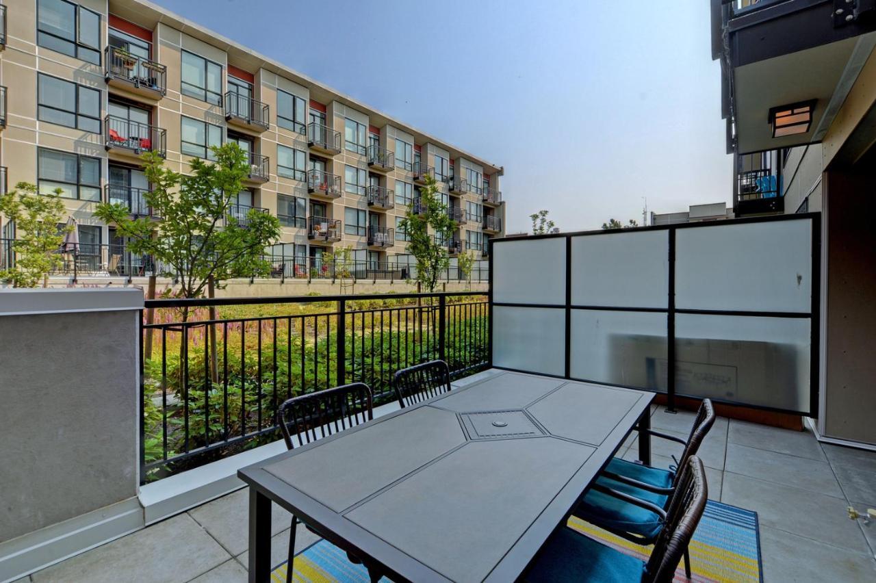 Gorgeous Old Town Condo With Patio And Parking! Victoria Eksteriør bilde